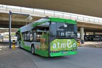 Stadtwerke Offenbach Solaris Urbino Electric am 09.04.21 am Kaiserlei Kreisel