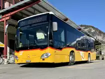 MB C2 K hybrid '11213' vom PU Flück Reisen, Brienz am 8.4.21 beim Bahnhof Meiringen.
