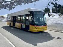 Hess SwissDiesel Zugfahrzeug '10148'  SG 426 001  von PostAuto am 11.4.21 auf der Schwägalp.