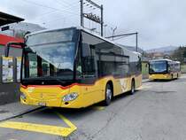 MB C2 K '10749' am warten und '10750' bei der Ankunft am 12.4.21 beim Bahnhof Moutier.