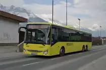 Neu bei Postbus in Tirol sind die dreiachsigen Iveco-Irisbus Crossway, hier BD-16021 als Linie 4162 in Axams, Innsbrucker Straße. Aufgenommen 2.4.2021.