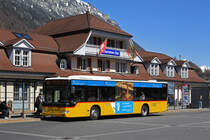Mercedes Citaro der Post, auf der Linie 103, wartet an der Endstation beim Bahnhof Interlaken Ost. Die Aufnahme stammt vom 08.04.2021.