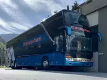 Die Setra 431 DT 20 von Zerzuben die am 14.4.21 vor der Garage in Eyholz steht.