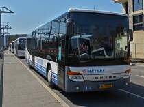 AM 5564, Setra S 416 Le von Autocars Meyers, ist am Bahnhof in Ettelbrück angekommen 17.04.2021