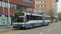 Abschiedsfahrt für die Mercedes-Benz O 405 GTZ am 21. 4. 2013, Fotohalt in Schlieren, Seite Bahnhof. Der Bus war recht gut besetzt mit Fans und Fotografen. 