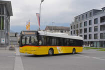 Solaris Bus Bus der Post, auf der Linie 102, fährt zur Haltestelle beim Bahnhof Interlaken Ost. Die Aufnahme stammt vom 03.04.2021.