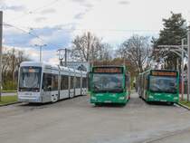 Graz. Wagen 135 und 168 stehen hier am 20.04.2021 in der Schleife Zentralfriedhof.
