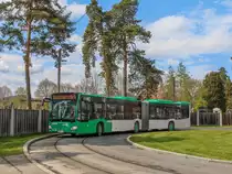 Graz. Wegen Bauarbeiten wurde die Straßenbahnlinie 5 der Graz Linien am 20.04. und 21.04.2021 zwischen Zentralfriedhof und Puntigam mit Schienenersatzverkehr geführt. Wagen 167 ist hier am 20.04.2021 als E5 in der Schleife Zentralfriedhof zu sehen.