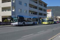 Solaris Urbino von Ötztaler (IM-OVG25) und Mercedes-Benz O 530 III (Citaro 2. Generation) von Ledermair (SZ-693ZX) an der Haltestelle Telfs Anton-Auer-Straße. Aufgenommen 8.4.2021.