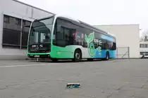 Mdoell trifft Original. Hier zu sehen das 1:87 Modell des Mercedes Benz eCitaro des Stadtverkehr Maintal und das Original am 30.04.21. Ein Mitarbeiter hat es mir erlaubt die Fotos auf den Betriebshof zu machen