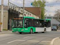 Graz. Aufgrund des Aufbringens eines Netzes zur Tierabwehr beim Hauptbahnhof, wurden am 01.05. und 02.05.2021 die Linie 1 zwischen Hilmteich und Jakominiplatz und die Linie 7 zwischen LKH MED UNI und Jakominiplatz/Steyrergasse kurzgeführt. Zwischen Jakominiplatz und Laudongasse wurde ein Schienenersatzverkehr mit Bussen der Graz Linien eingerichtet. Zwischen Asperngasse und Eggenberg bzw. Wetzelsdorf wurde ebenfalls ein Ersatzverkehr eingerichtet (Linie E1 und E7), welche aufgrund von Busmangel bei den Graz Linien mit Privaten Bussen der Firma Watzke geführt wurden. 
Wagen W1307 von Watzke ist hier als E7 in der Laudongasse zu sehen.
