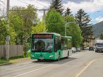 Graz. Aufgrund des Aufbringens eines Netzes zur Tierabwehr beim Hauptbahnhof, wurden am 01.05. und 02.05.2021 die Linie 1 zwischen Hilmteich und Jakominiplatz und die Linie 7 zwischen LKH MED UNI und Jakominiplatz/Steyrergasse kurzgeführt. Zwischen Jakominiplatz und Laudongasse wurde ein Schienenersatzverkehr mit Bussen der Graz Linien eingerichtet. Zwischen Asperngasse und Eggenberg bzw. Wetzelsdorf wurde ebenfalls ein Ersatzverkehr eingerichtet (Linie E1 und E7), welche aufgrund von Busmangel bei den Graz Linien mit Privaten Bussen der Firma Watzke geführt wurden. Wagen W1304 von Watzke ist hier als E1 in der Daungasse zu sehen.