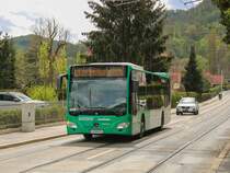 Graz. Aufgrund des Aufbringens eines Netzes zur Tierabwehr beim Hauptbahnhof, wurden am 01.05. und 02.05.2021 die Linie 1 zwischen Hilmteich und Jakominiplatz und die Linie 7 zwischen LKH MED UNI und Jakominiplatz/Steyrergasse kurzgeführt. Zwischen Jakominiplatz und Laudongasse wurde ein Schienenersatzverkehr mit Bussen der Graz Linien eingerichtet. Zwischen Asperngasse und Eggenberg bzw. Wetzelsdorf wurde ebenfalls ein Ersatzverkehr eingerichtet (Linie E1 und E7), welche aufgrund von Busmangel bei den Graz Linien mit Privaten Bussen der Firma Watzke geführt wurden. Wagen W1304 von Watzke ist hier als E1 in der Göstinger Straße zu sehen.