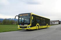 MAN Niederflurbus 4. Generation (New Lions City) von Ledermair (SZ-603LG) ist als Linie 4068 in Unterlangkampfen über die Untere Dorfstraße umgeleitet. Aufgenommen 4.5.2021.