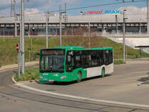 Graz. Wagen 99 verlässt hier am 03.05.2021 als Linie 65 die Haltestelle Puntigam.