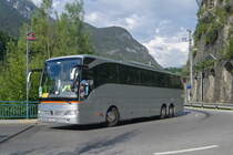 Mercedes-Benz Tourismo von Beate&Werner als Schienenersatzverkehr für die Arlbergbahn am Bahnhof Imst-Pitztal. Aufgenommen 22.6.2021.
