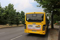 Heckpartie des VDL Citea LLE der BVG in Berlin Rudow an der Endhaltestelle am 02. Juli 2021.