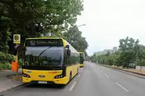 An der Endhaltestelle in Berlin Rudow steht VDL Citea LLE der BVG der Linie 162 am 02. Juli 2021.