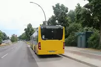 Heckpartie des Mercedes-Benz Citaro C2 G der BVG der Linie X7 zum BER Terminal 1 und 2 am 02. Juli 2021 in Berlin Rudow.