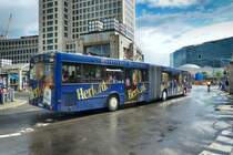 SEV S5 der S-Bahn Berlin mit Mercedes-Benz MB O 405 GN2, B-EE 8890. Berlin- Zoologischer Garten, mit Ziel Olympiastadion, im Juni 2016.