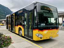 MB C2 K hybrid '11217'  BE 534 630  PostAuto Regie Interlaken am 7.7.21 beim Bahnhof Interlaken West.