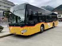 MB C2 K hybrid '11217' PostAuto Regie Interlaken am 7..7.21 beim Bahnhof Interlaken West.
