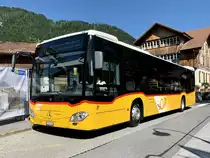 Neuer (gestern abgelieferter) MB C2 hybrid '11687'  BE 610 543  PostAuto Regie Interlaken am 10.7.21 im Dorf Wilderswil.