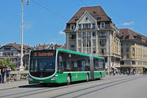 Mercedes Citaro 7046, auf der Linie 38, überquert die Mittlere Rheinbrücke. Die Aufnahme stammt vom 21.06.2021.