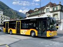 Der dritte der neuen MB C2 hybrid '11686'  BE 610 542  von PostAuto Interlaken am 10.7.21 bei der Ankunft in Interlaken West.