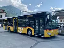 MB C2 hybrid '11686' von PostAuto Regie Interlaken am 10.7.21 auf dem Bahnhofplatz Interlaken.