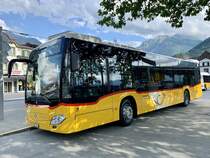 Neuer MB C2 hybrid '11686' von PostAuto Regie Interlaken am 10.7.21 auf dem Bahnhofplatz Interlaken West.