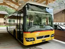 Ausrangierter Volvo 7700 Hybrid '5362' ex. BE 610 543 von PostAuto am 10.7.21 bei der Post Garage in Stechelberg.