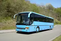 Bus Rheinland-Pfalz: Setra S 315 UL-GT (KH-RH 71) der Rudolf Herz GmbH & Co. KG, aufgenommen im April 2021 im Stadtgebiet von Lauterecken, einer Stadt im rheinland-pfälzischen Landkreis Kusel.
