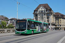 Mercedes Citaro 7022, auf der Linie 34, überquert die Mittlere Rheinbrücke. Die Aufnahme stammt vom 21.06.2021.