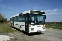 Bus Rheinland-Pfalz: Mercedes-Benz O 407 (KH-RH 230) der Rudolf Herz GmbH & Co. KG, aufgenommen im April 2021 in der Nähe von Becherbach (​Pfalz), einer Ortsgemeinde im Landkreis Bad Kreuznach in Rheinland-Pfalz.
