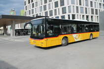 Postauto/PU Vögtlin-Meyer Nr. 145/PAG-ID: 11085 (MAN A21 Lion's City) am 12.6.2021 beim Bhf. Brugg/Campus. Für Extrafahren, die Sicherheitsgurte erfordern, beschaffte PU Vögtlin-Meyer die beiden MAN Nr. 145 und 146 mit Überland- statt den üblichen Stadtsitzen.