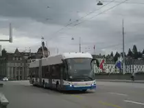 vbl Nr. 229 (Hess Swisstrolley 4 BGT-N2C) am 6.6.2021 auf der Seebrücke