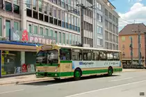 Mercedes Benz O305 Wagen 151 am Graf-Wilhelm Platz in Solingen, Mai 2021.