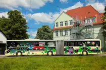 Setra Gelenkbus an der Schule Widdert in Solingen, Mai 2021.