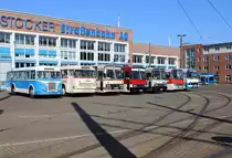 IFA und Ikarus Busse am Abend des 17.07.2021 bei der Rostocker Straßenbahn AG.