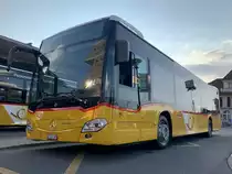 Erster Einsatztag des neuen MB C2 hybrid '11683'  BE 653 385  von PostAuto Regie Aeschi, am 20.7.21 beim Bahnhof Spiez.