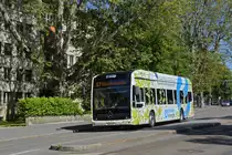 Mercedes eCitaro 1002 mit der Werbung: Mit dem E-Bus in eine Klimafreundliche Energiezukunft, auf der Linie 37, fährt zur Endstation am Aeschenplatz. Die Aufnahme stammt vom 31.05.2021.
