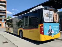 Heckansicht des MB C2 hybrid '11462' von PostAuto Regie Laupen am 29.7.21 beim Bhf Brünnen Westside.