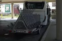 Ein Wanderbus mit Radanhänger in Turnov. Unternehmen IDOL.24.07.2021 09:30 Uhr.