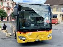 MB C2 Nr. 92 '10516'  FR 300 634  vom PU WielandBus AG, Murten am 2.8.21 bei der Ankunft beim Bahnhof Kerzers.