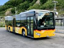 MB C2 hybrid Nr. 2 '11462'  BE 652 122  von PostAuto Regie Laupen am 2.8.21 beim Bahnhof Flamatt.