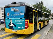 Heckansicht des MB C2 hybrid '11460' der Regie Laupen am 3.8.21 bei der Ankunft in Düdingen.