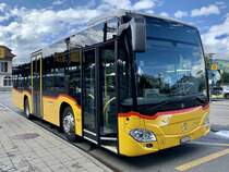 Der neue MB C2 K hybrid '11681'  BE 535 079  von Regie Aeschi am 8.5.21 beim Bahnhof Spiez.