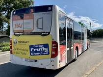 Heckansicht des MB C2 NGT Nr. 21 der BGU am 10.8.21 kurz vor dem Bahnhof Grenchen Nord.