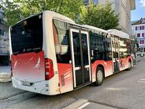 Heckansicht des MB C2 NGT Hybrid Nr. 32 der BGU am 10.8.21 bei der Abfahrt beim Postplatz Grenchen.